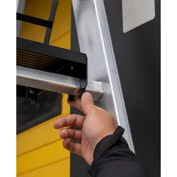 Échelle en acier/plateforme UNIVERSELLE - pour échelles INDUSTRIELLES Échelle en acier/plateforme UNIVERSELLE - pour échelles INDUSTRIELLES