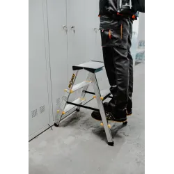 Escabeau PRO en aluminium double face 3 marches 150 kg